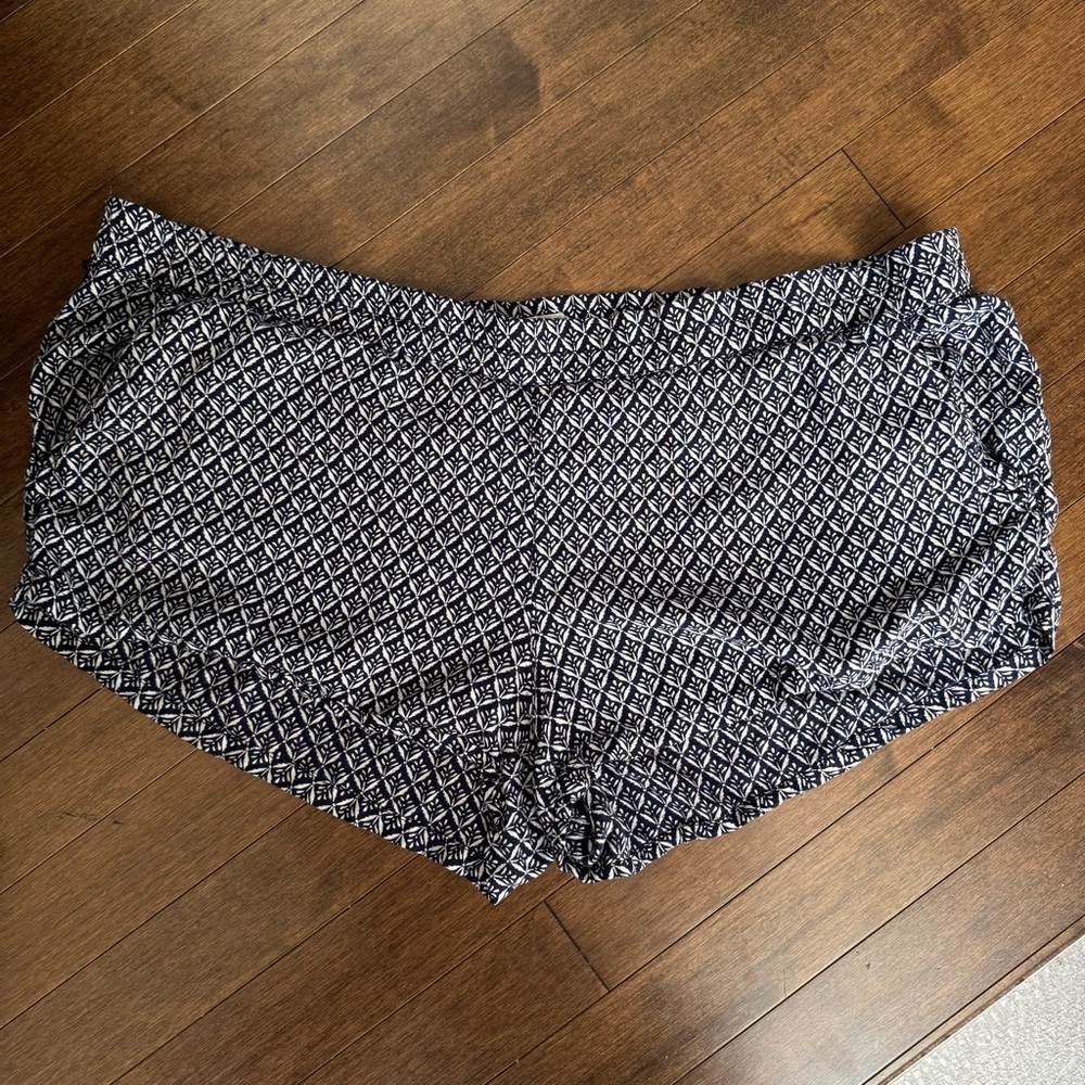 O’Neill Women's Black and White Patterned Shorts